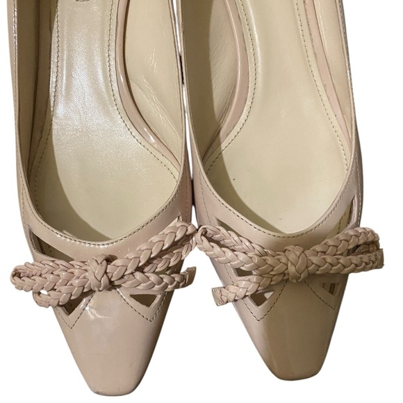 Prada Beige Patent Leather Bow Pointed Toe Kitten Block Heels Classic Quite Lux - Picture 5 of 16